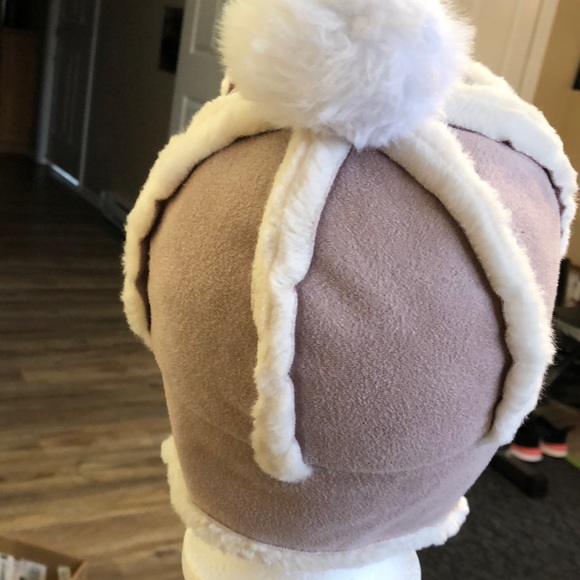 UGG Winter Hat - Picture 5 of 5